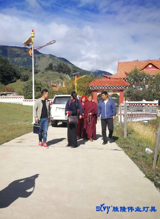 甘孜州道孚县麻孜乡菜子坡灯村觉姆寺太阳能路灯工程